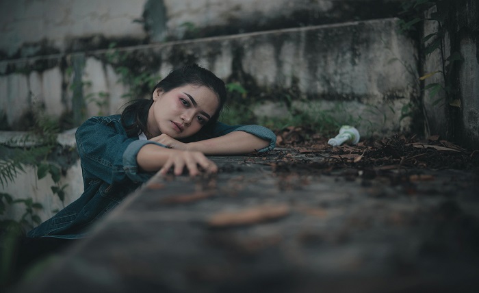 alone sad girl dp